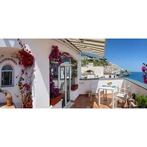 lady-laura-house.hotels-amalfi.com/